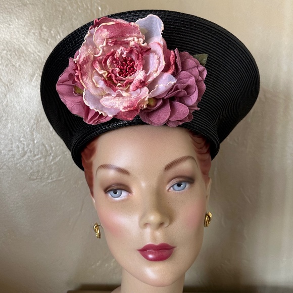 DASHING 1970s\' DESIGNER BLACK STRAW HAT + TALL UPTURNED BRIM + FLOWERS main image 3